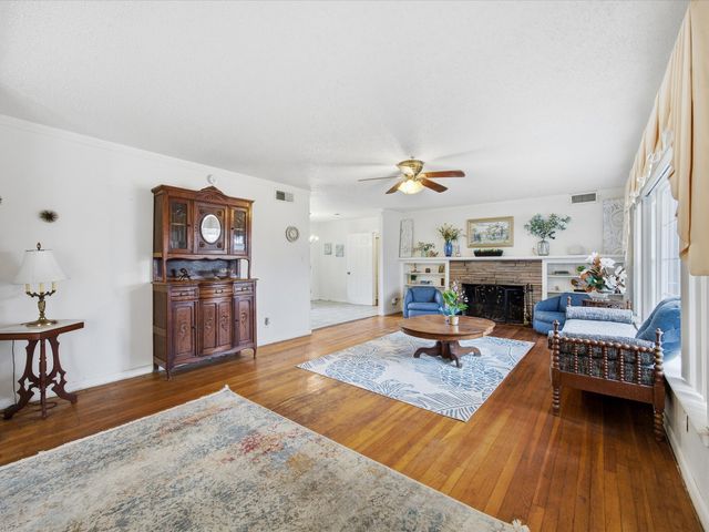 5 Chelsea Drive, Edgecliff Village, TX 76134