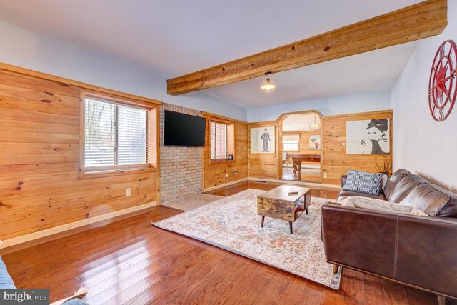 143 CATHLEEN DR, East Stroudsburg, PA 18302