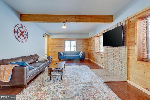 143 CATHLEEN DR, East Stroudsburg, PA 18302
