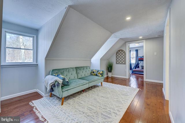 143 CATHLEEN DR, East Stroudsburg, PA 18302