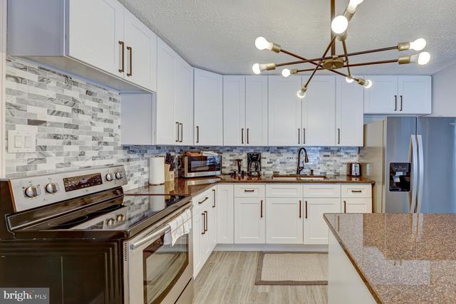 143 CATHLEEN DR, East Stroudsburg, PA 18302