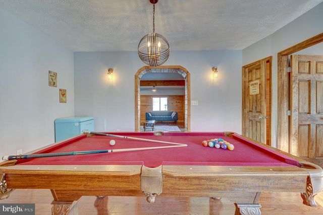 143 CATHLEEN DR, East Stroudsburg, PA 18302