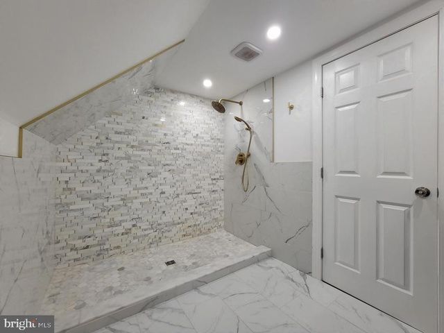 143 CATHLEEN DR, East Stroudsburg, PA 18302