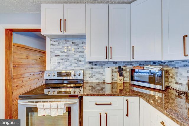 143 CATHLEEN DR, East Stroudsburg, PA 18302
