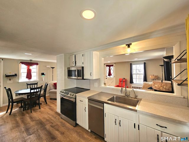 895 Vauxhall St Extension, Waterford, CT 06385