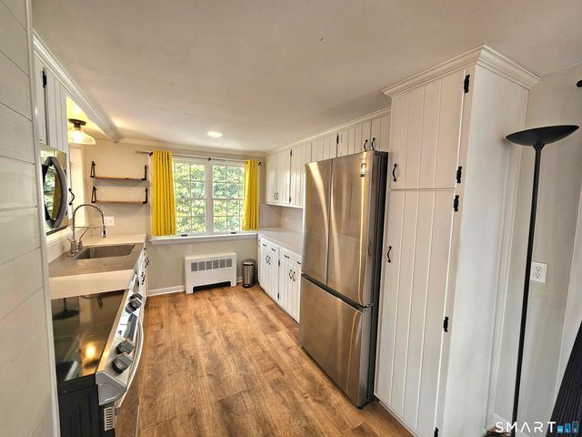 895 Vauxhall St Extension, Waterford, CT 06385