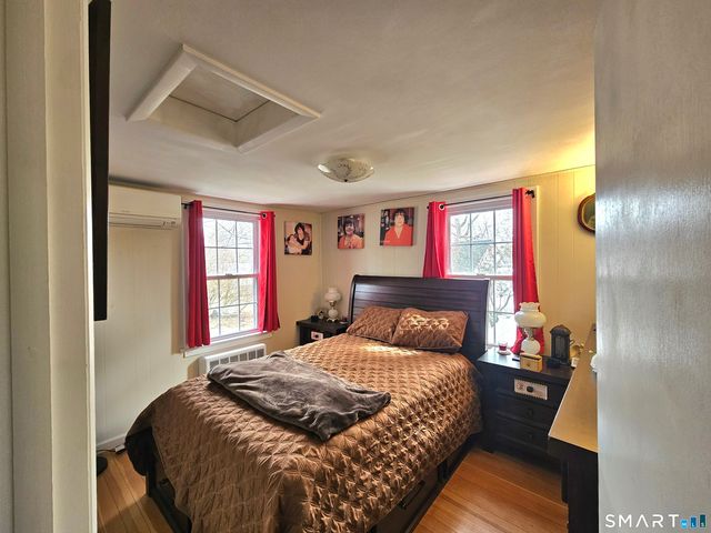 895 Vauxhall St Extension, Waterford, CT 06385