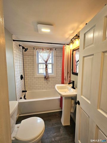 895 Vauxhall St Extension, Waterford, CT 06385