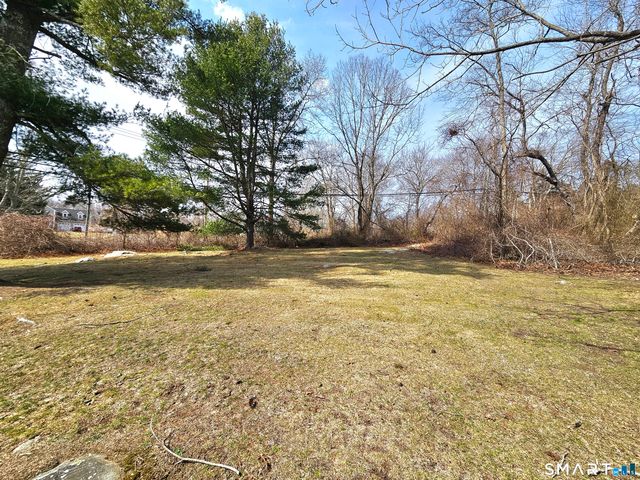 895 Vauxhall St Extension, Waterford, CT 06385