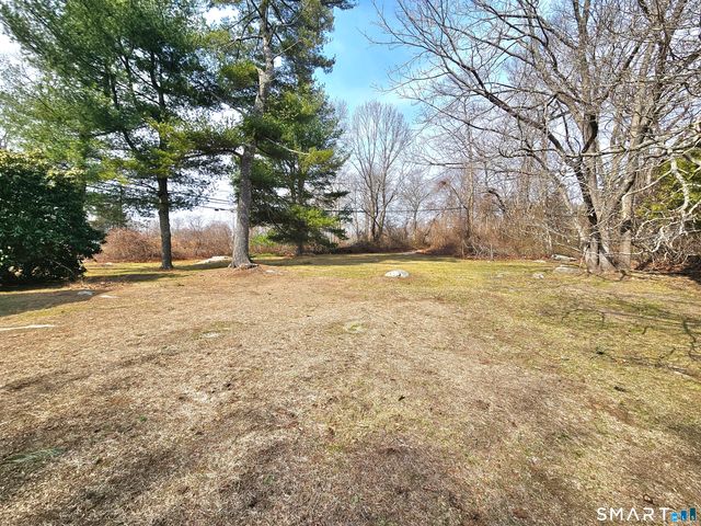 895 Vauxhall St Extension, Waterford, CT 06385