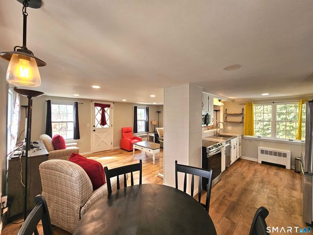 895 Vauxhall St Extension, Waterford, CT 06385