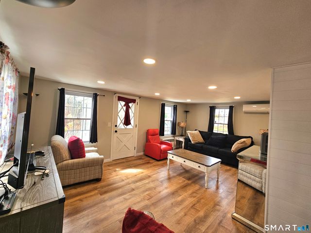 895 Vauxhall St Extension, Waterford, CT 06385