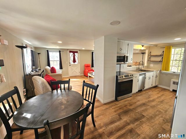 895 Vauxhall St Extension, Waterford, CT 06385