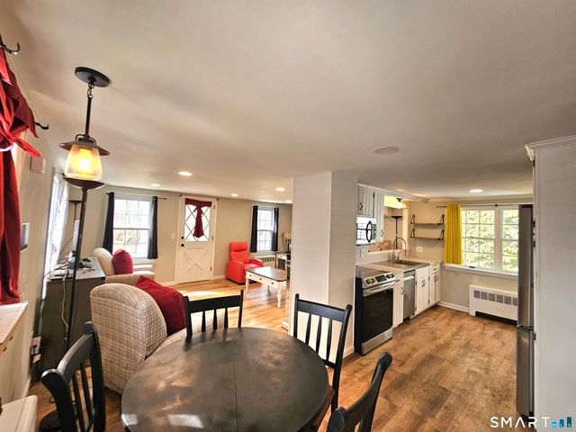 895 Vauxhall St Extension, Waterford, CT 06385