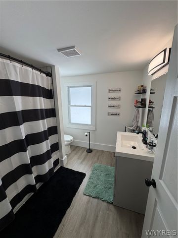 7124 Ridge Road, Newfane, NY 14094