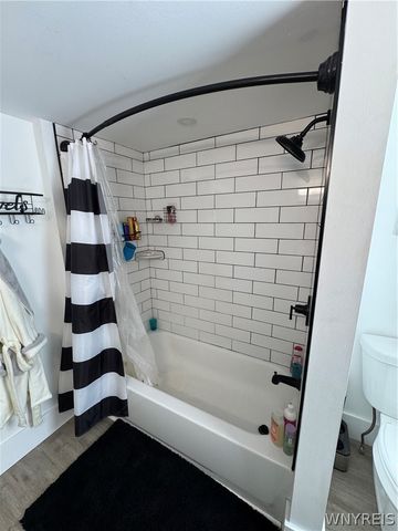 7124 Ridge Road, Newfane, NY 14094