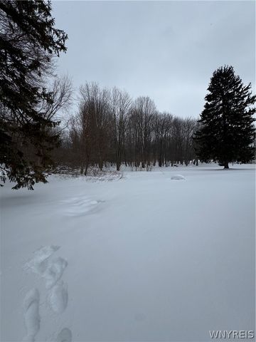 7124 Ridge Road, Newfane, NY 14094