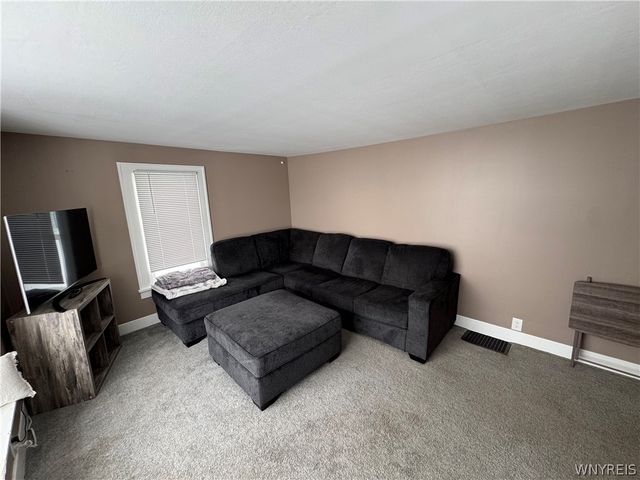 7124 Ridge Road, Newfane, NY 14094