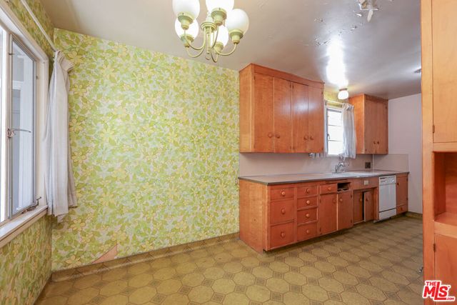 1613 San Gabriel Avenue, Glendale, CA 91208