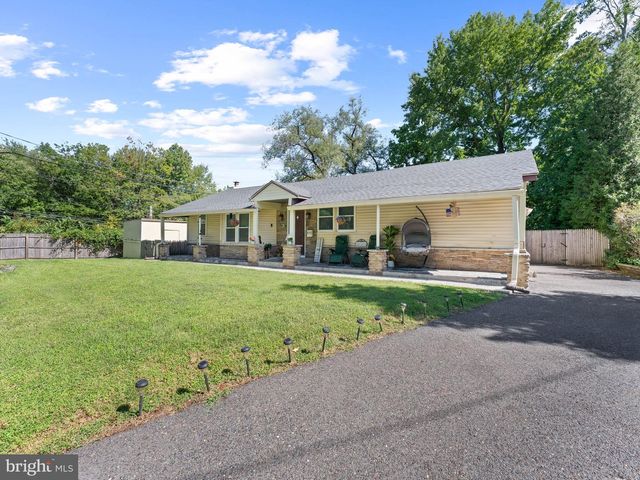 111 HOLYOKE AVE, Somerdale, NJ 08083