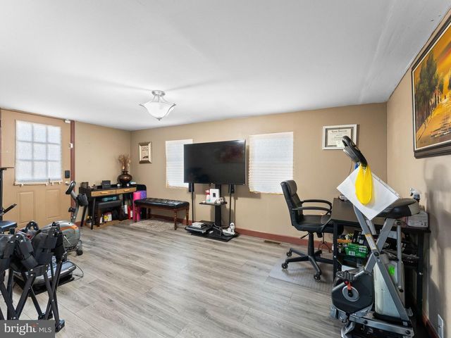 111 HOLYOKE AVE, Somerdale, NJ 08083