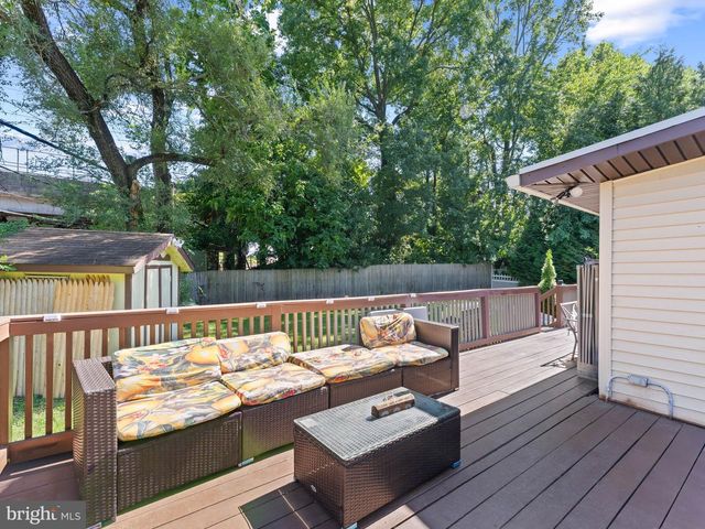 111 HOLYOKE AVE, Somerdale, NJ 08083