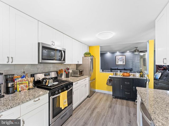 111 HOLYOKE AVE, Somerdale, NJ 08083