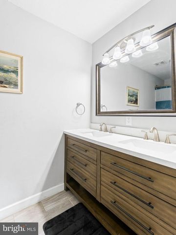 111 HOLYOKE AVE, Somerdale, NJ 08083