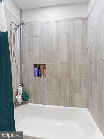 111 HOLYOKE AVE, Somerdale, NJ 08083