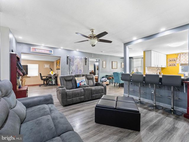 111 HOLYOKE AVE, Somerdale, NJ 08083
