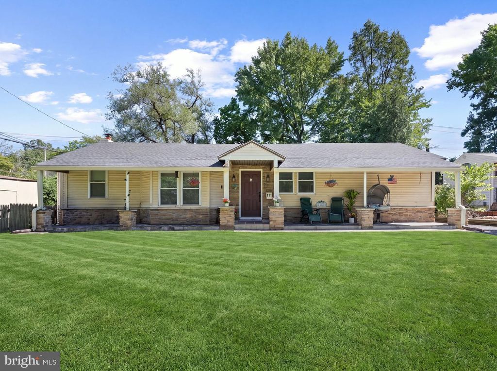 111 HOLYOKE AVE, Somerdale, NJ 08083