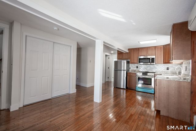 89 Hempstead Street, New London, CT 06320