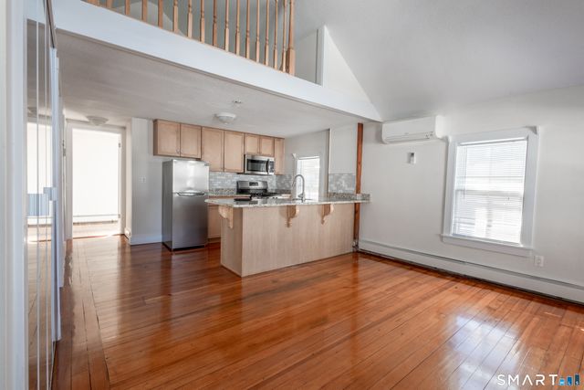 89 Hempstead Street, New London, CT 06320