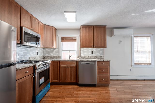 89 Hempstead Street, New London, CT 06320