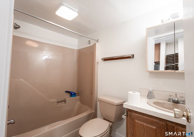89 Hempstead Street, New London, CT 06320