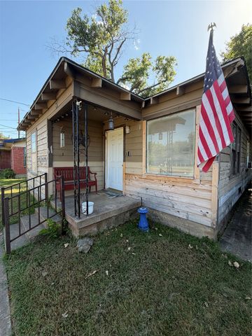 307 N Masters Drive, Dallas, TX 75217