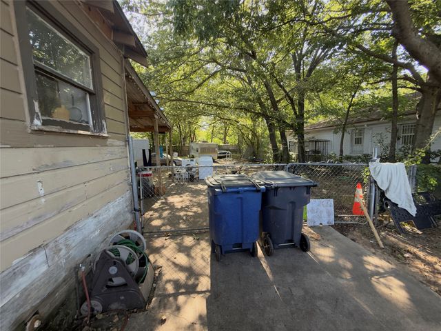 307 N Masters Drive, Dallas, TX 75217