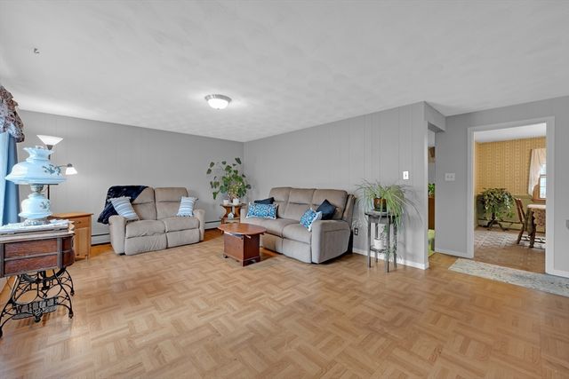 208 New Boston Rd, Sturbridge, MA 01566