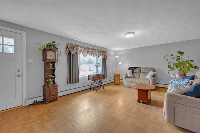 208 New Boston Rd, Sturbridge, MA 01566