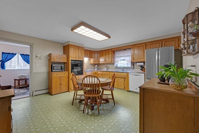 208 New Boston Rd, Sturbridge, MA 01566