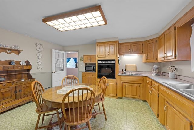 208 New Boston Rd, Sturbridge, MA 01566