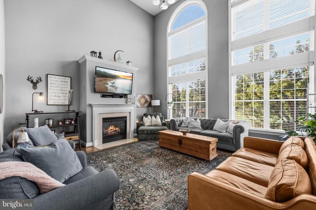 22732 HIGHCREST CIR, Brambleton, VA 20148