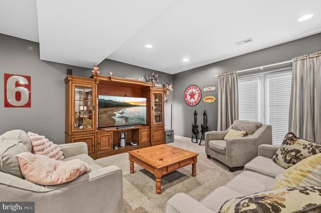 22732 HIGHCREST CIR, Brambleton, VA 20148