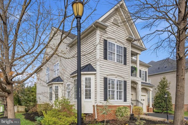 22732 HIGHCREST CIR, Brambleton, VA 20148