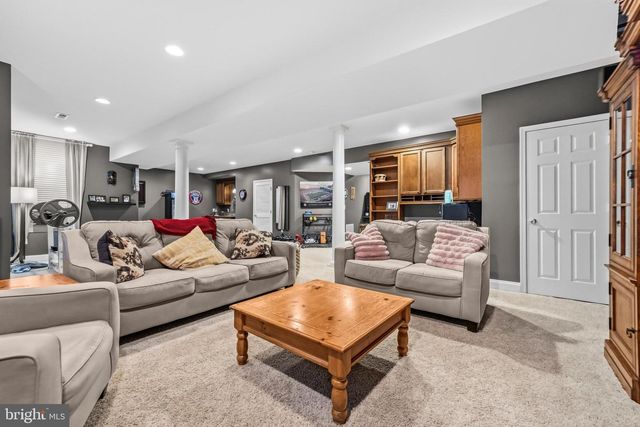 22732 HIGHCREST CIR, Brambleton, VA 20148