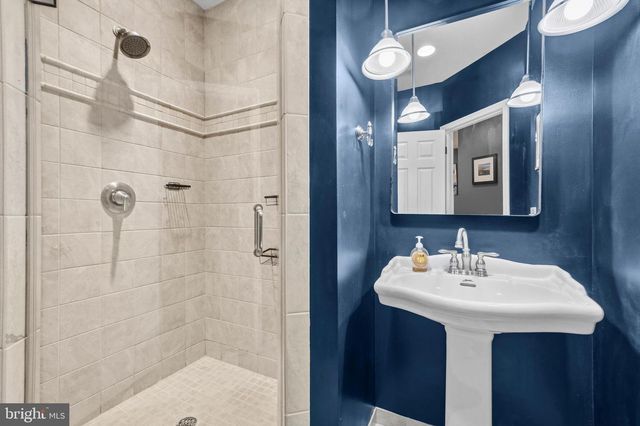 22732 HIGHCREST CIR, Brambleton, VA 20148