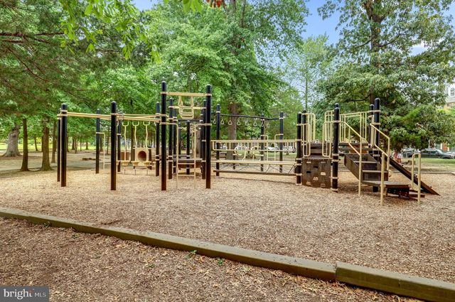 22732 HIGHCREST CIR, Brambleton, VA 20148