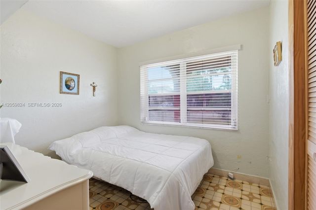921 E 14 Street, Hialeah, FL 33010