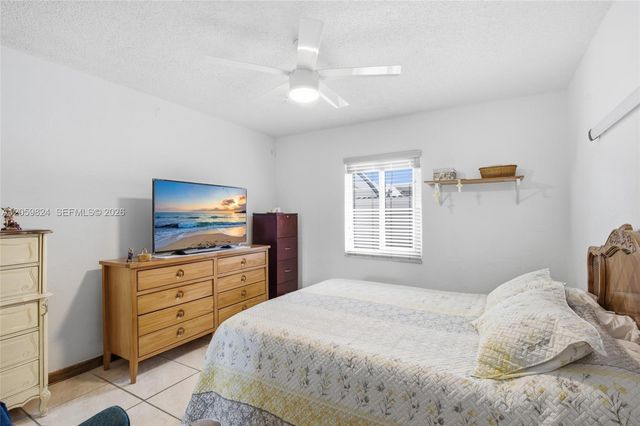 921 E 14 Street, Hialeah, FL 33010