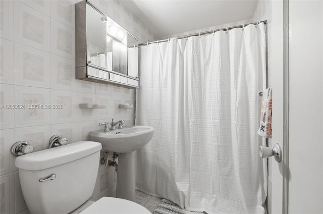 921 E 14 Street, Hialeah, FL 33010